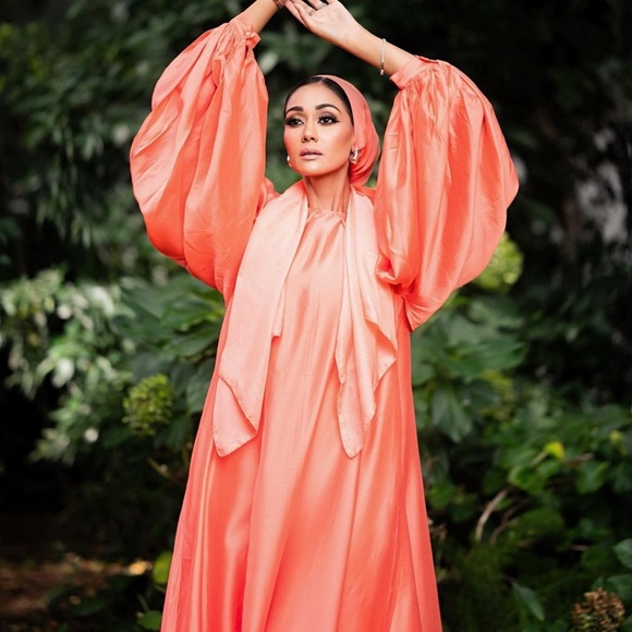 H&M Ramadan Modest Exclusive Collection Voluminous Maxi Dress Coral NWT - Picture 1 of 7